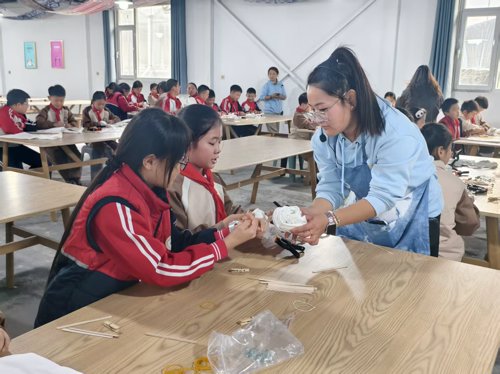 【新华研学】献县新华书店联合献县第二实验小学开启研学之旅