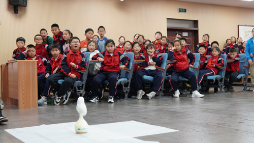 【科学逐梦】沧州新华品阅生活店携米吴科学秀进校园，点燃探索热潮！