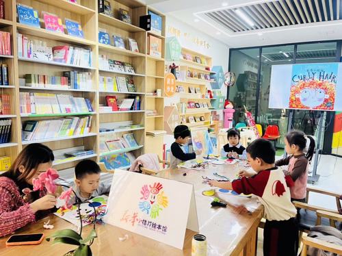 【智趣绘本课】献县新华书店开展“超治愈·卷卷的烦恼拜拜”主题活动